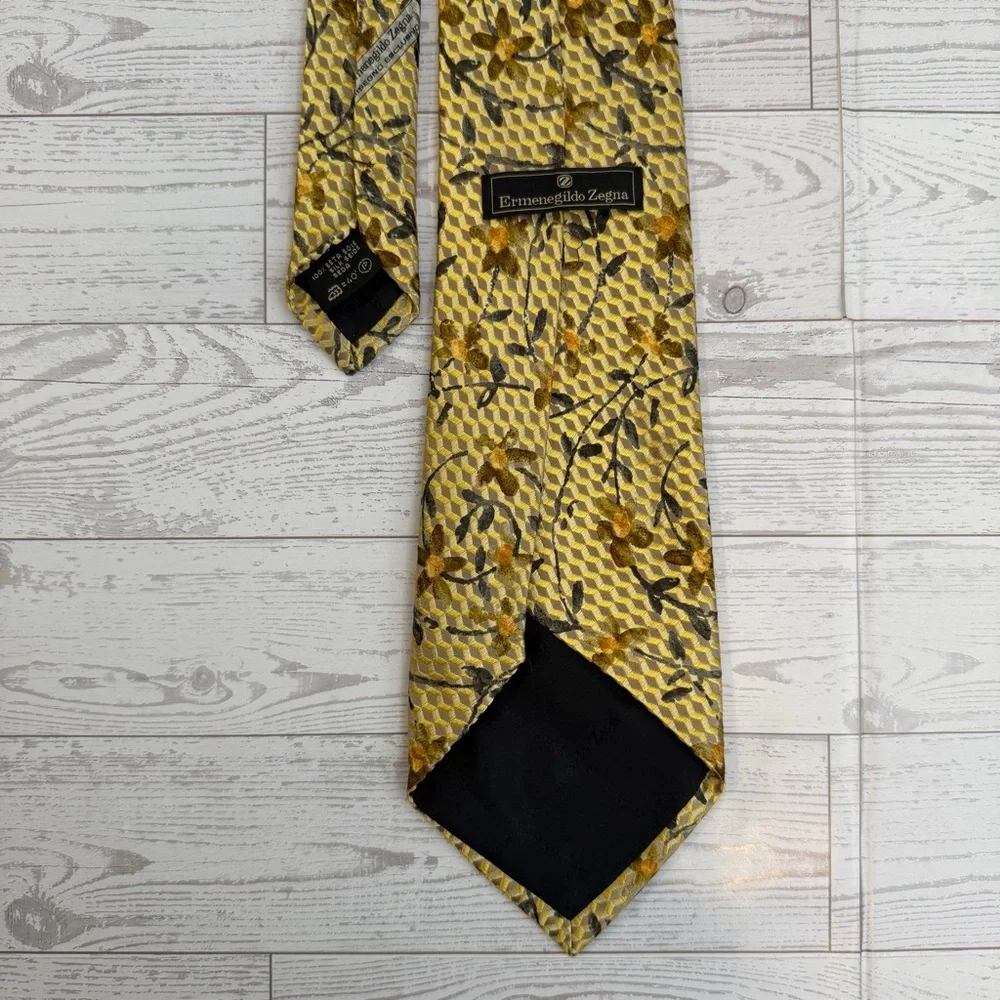 Ermenegildo Zegna, Yellow Floral, 100% Silk, Made in Italy, Designer‎ Neck Tie